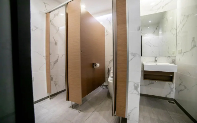 A.D.B. 08 Express - Hostel