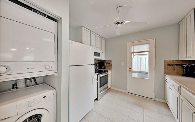 570queen 2 Bedroom Condo