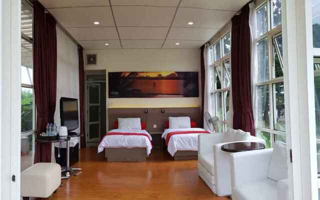 Bukit Cikahuripan Resort