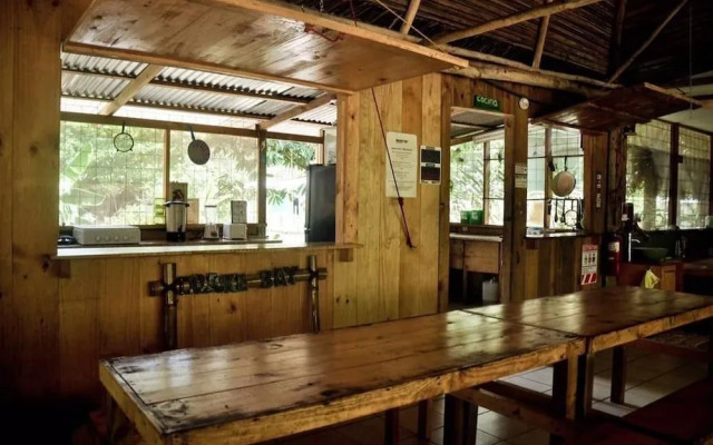 Drake Bay Backpackers