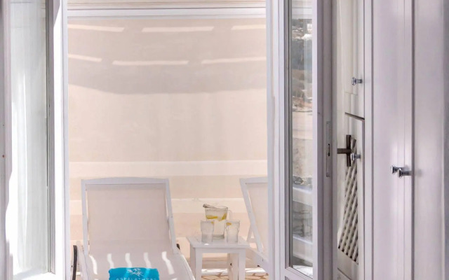 Aspalathras White Hotel