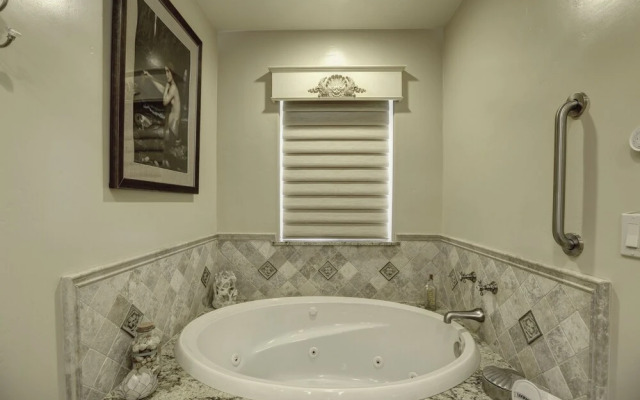 150 Ocean View 2 Bedroom Condo by Redawning