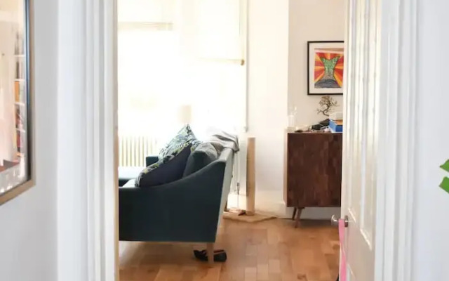 Modern 3 Bedroom Flat in Central Brighton Townhouse