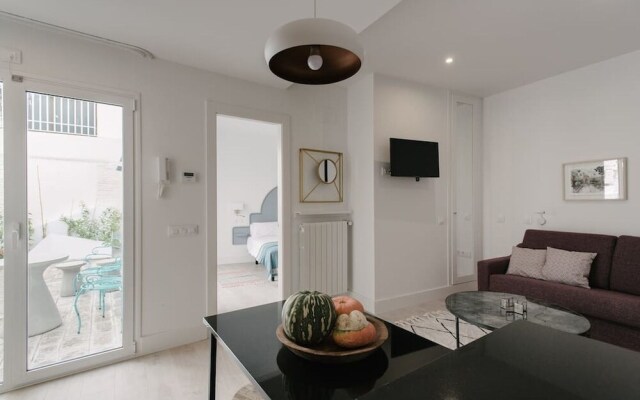 Sevilla Alquila Suites Plaza del Salvador con piscina climatizada