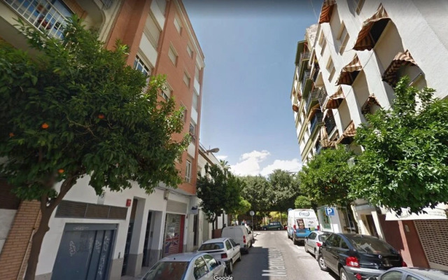 Piso junto a Jardines de la Victoria y Renfe