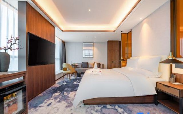 World Hotel (Linyi Pingyi )