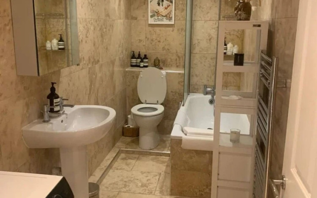 Stylish and Modern 1 Bedroom Flat Near East Dulwich