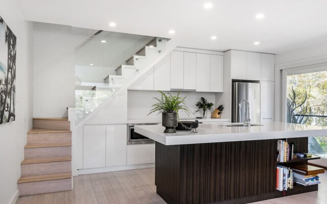 Arya House