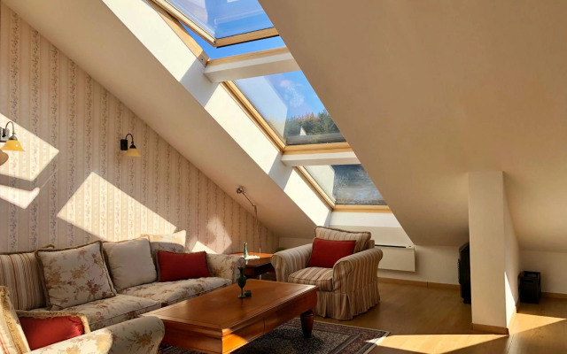 LAVISH PENTHOUSE - 2 en-suite bedrooms & SPA