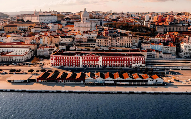 The Editory Riverside Hotel, an Historic Hotel
