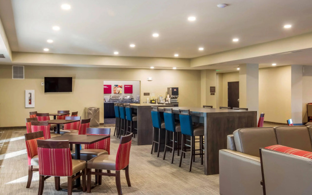 Comfort Suites Brunswick - Clevelend Southwest