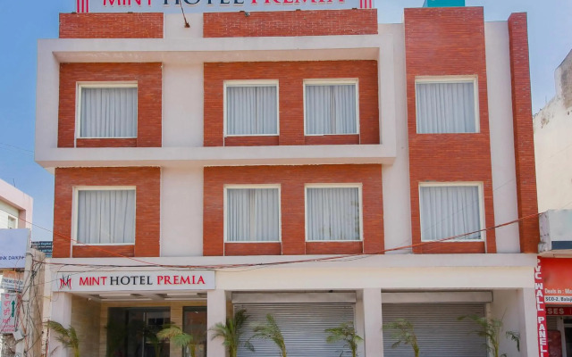 Mint Hotel Premia