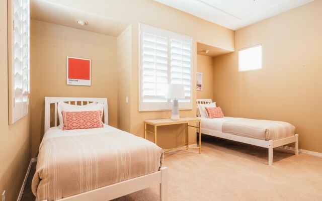 Whispering Palms by AvantStay | WALK TO COACHELLA | Pool & Hot Tub | Sleeps 16!