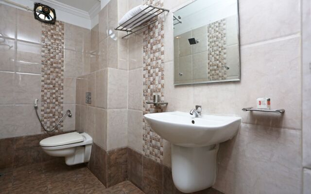 OYO 10188 Hotel DS Grand Inn