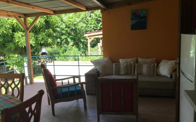 T2 avec piscine pour 2 à 4 personnes