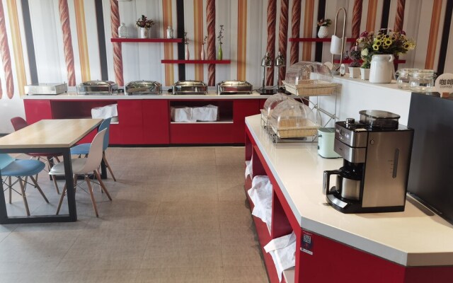 Ibis Hotel  (Nanjing Bridge North Hongyang Plaza Store)