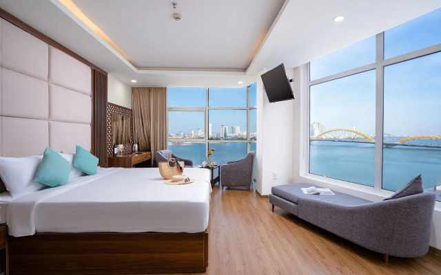Pariat River Front Hotel