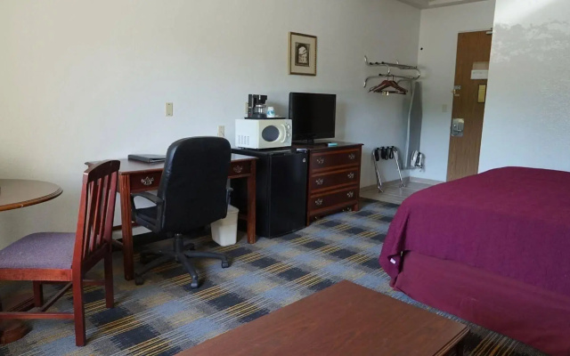 Riverview Inn & Suites