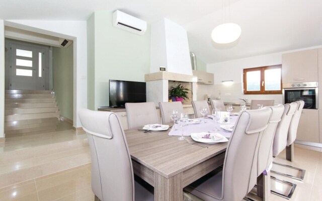 Beautiful Home in Vodnjan With Sauna, Wifi and 4 Bedrooms