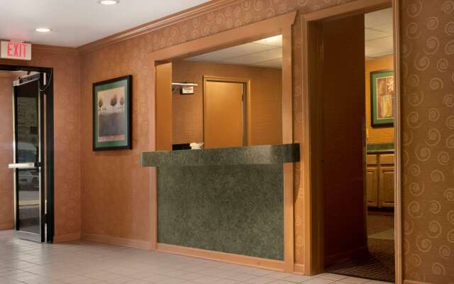 Super 8 by Wyndham Peoria East