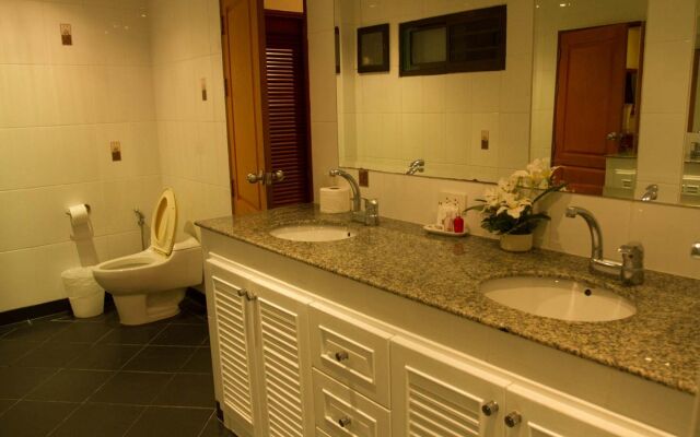 VIP Chain Resort Pool Villa