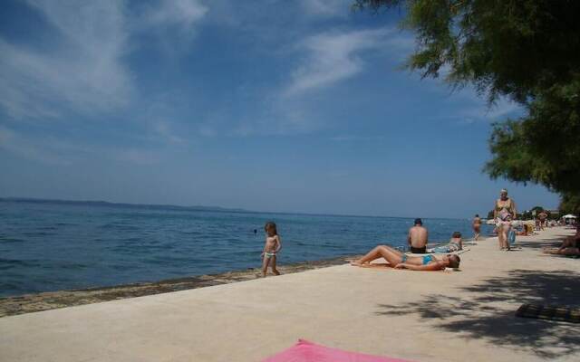 Family Ground Floor Apartment, Close to the Beach