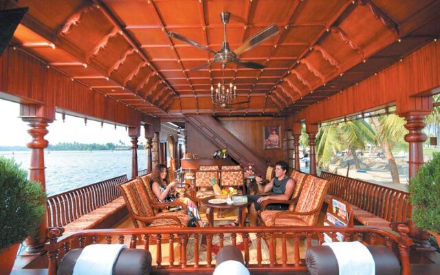 Sterling House boat Lake Palace Alleppey
