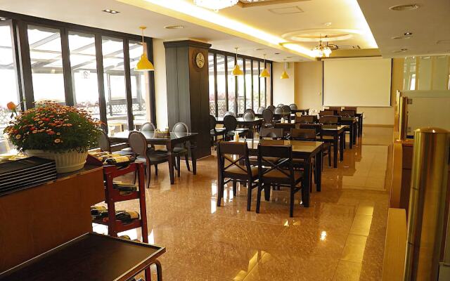 Cleopatra Hotel