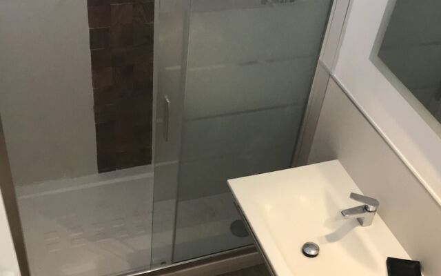 Decadracma rooms