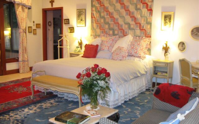 Auberge de Seattle, French Country Inn