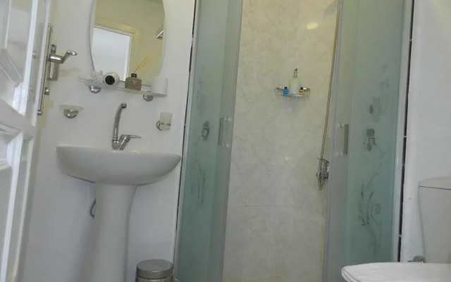 Ela Hotel