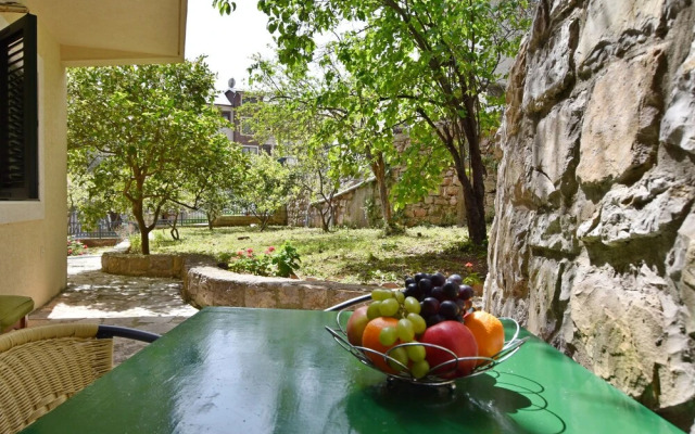 Apartments and Rooms Iva