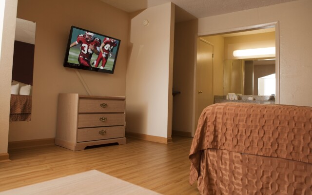 Red Roof Inn & Suites Jackson, TN