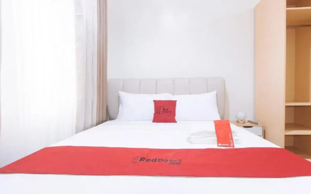 RedDoorz Premium @ Paseo Verde Las Pinas
