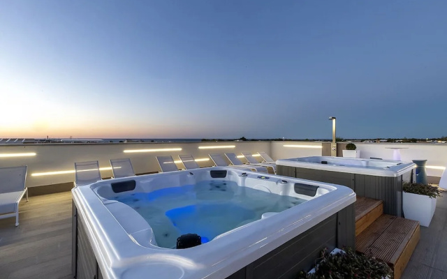 Sundeck Hotel & Spa