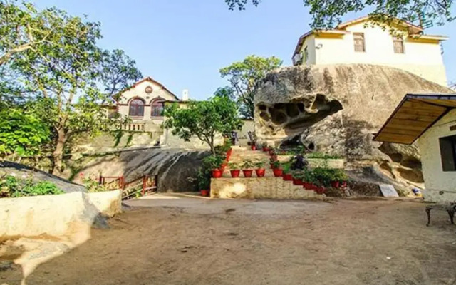 Fabhotel Royal Heritage