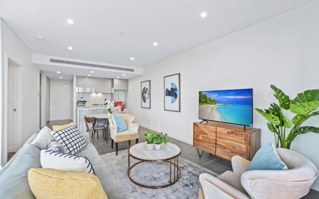 HomeHotel Extreme Luxury Apt next to Mall & Train