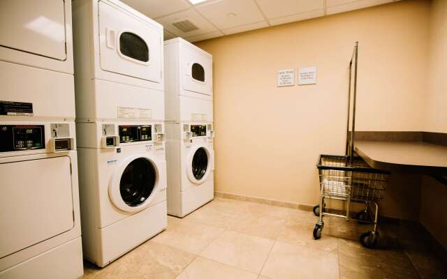 Hampton Inn & Suites Minot Airport