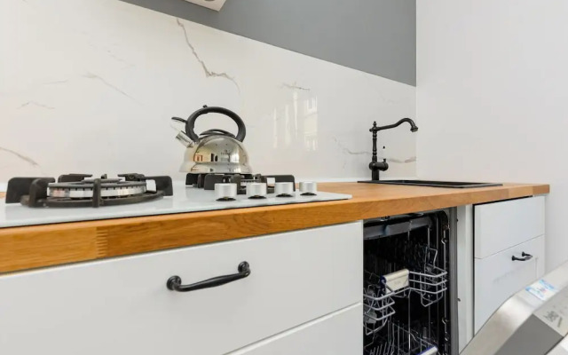 Bright Apartment in Wola by Renters