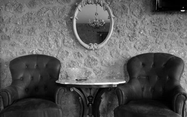 Trikalon Muses Art Suites