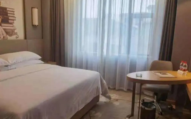 Vienna International Hotel (Foshan Eternal Love Xiqiao Mountain Scenic Area)
