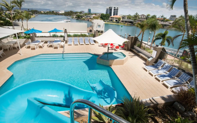 Tiki Hotel Surfers Paradise