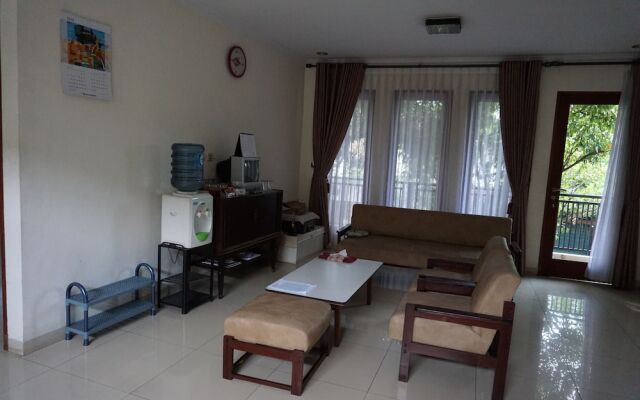Rumah Sarwestri B&B