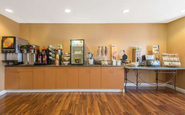 Microtel Inn & Suites by Wyndham Raton