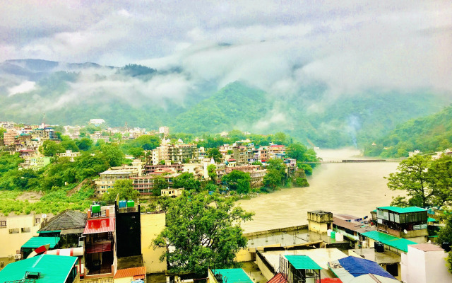Skyard Hostel Rishikesh (Laxman Jhula)