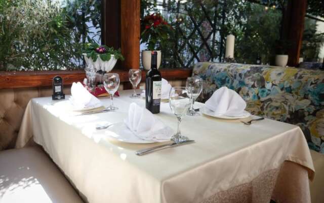 Vila Ferdinand Modern Rooms In Tirana