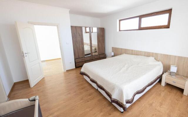 Villas in Complex Trakiyskiy Bryag