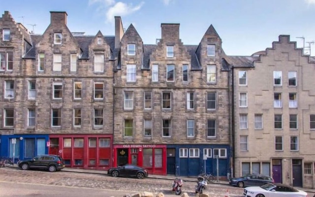 Edinburgh Spacious Apartment - Royal Mile