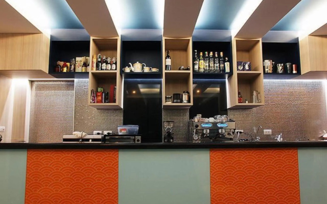 Apo Hotel