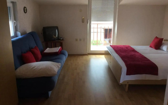 Lovely Apartment in Pirovac With Balcony